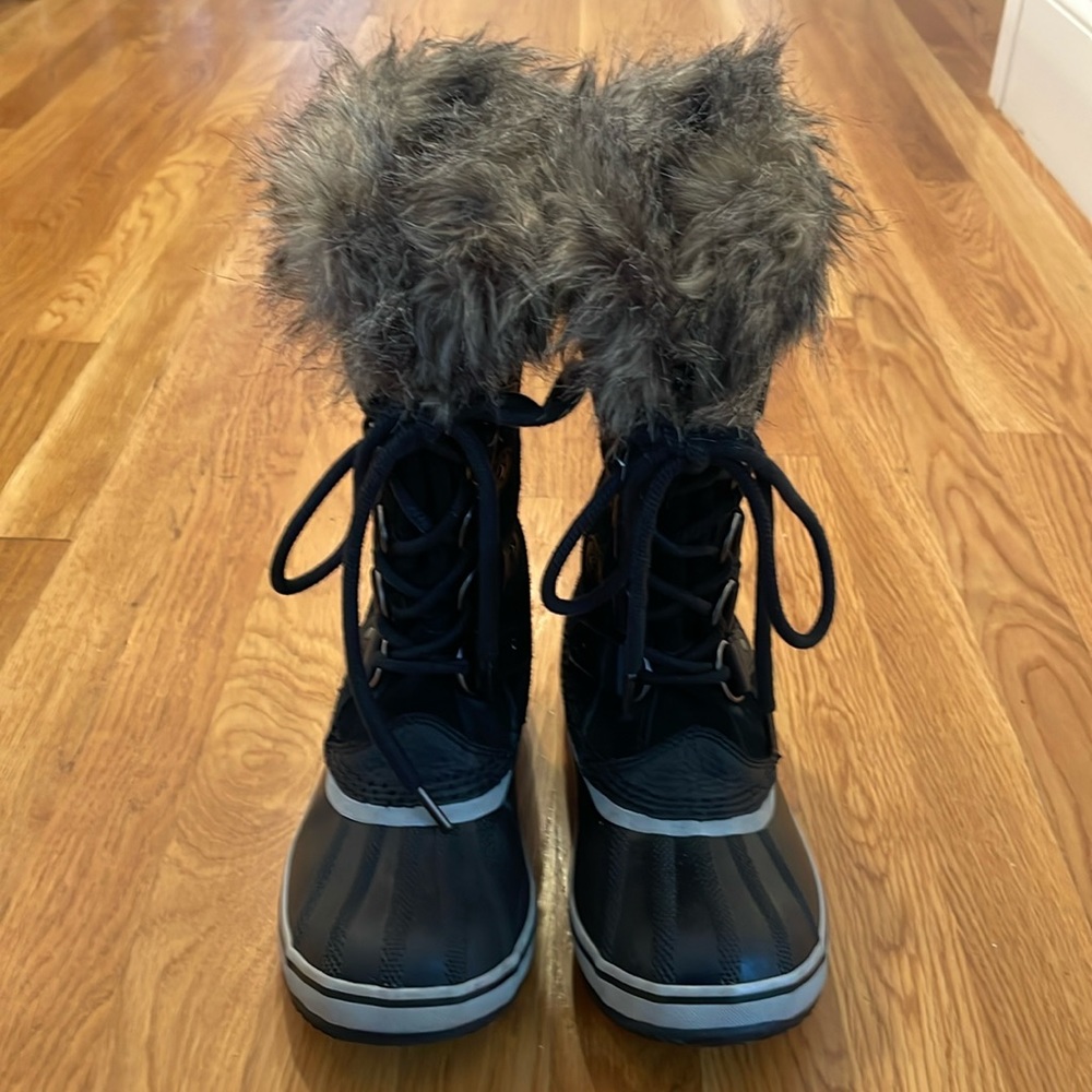 Sorel Joan of Arctic black boots. Size 6. Like new!
